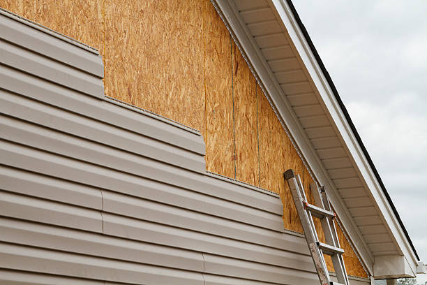Professional Siding Installation technician working in Glen Arm, MD